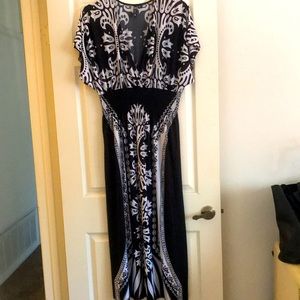 Women’s plus sized black and white midi dress
